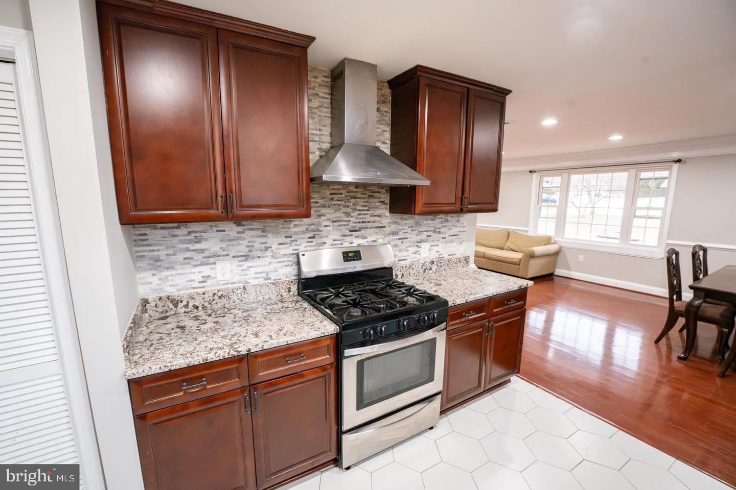 903 WINGFIELD RD, WOODBRIDGE, Virginia 22191, 4 Bedrooms Bedrooms, 6 Rooms Rooms,3 BathroomsBathrooms,Residential,For sale,903 WINGFIELD RD,VAPW2110104 MLS # VAPW2110104