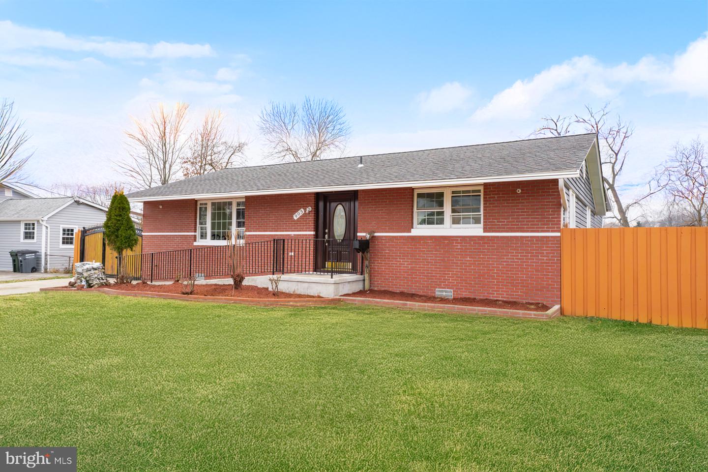 903 WINGFIELD RD, WOODBRIDGE, Virginia 22191, 4 Bedrooms Bedrooms, 6 Rooms Rooms,3 BathroomsBathrooms,Residential,For sale,903 WINGFIELD RD,VAPW2110104 MLS # VAPW2110104