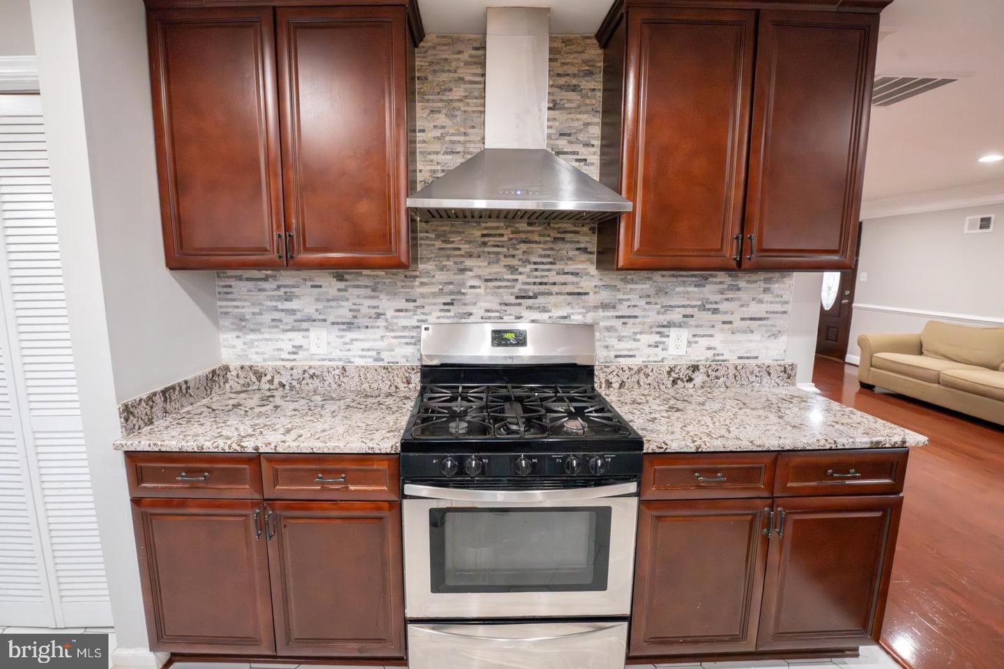 903 WINGFIELD RD, WOODBRIDGE, Virginia 22191, 4 Bedrooms Bedrooms, 6 Rooms Rooms,3 BathroomsBathrooms,Residential,For sale,903 WINGFIELD RD,VAPW2110104 MLS # VAPW2110104