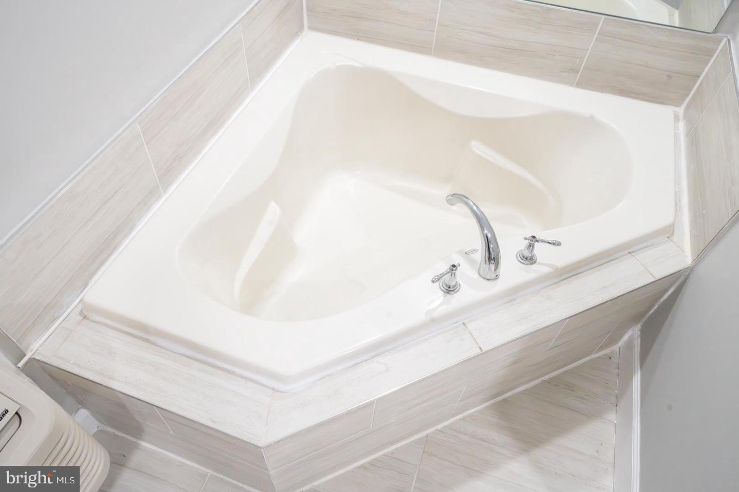 903 WINGFIELD RD, WOODBRIDGE, Virginia 22191, 4 Bedrooms Bedrooms, 6 Rooms Rooms,3 BathroomsBathrooms,Residential,For sale,903 WINGFIELD RD,VAPW2110104 MLS # VAPW2110104