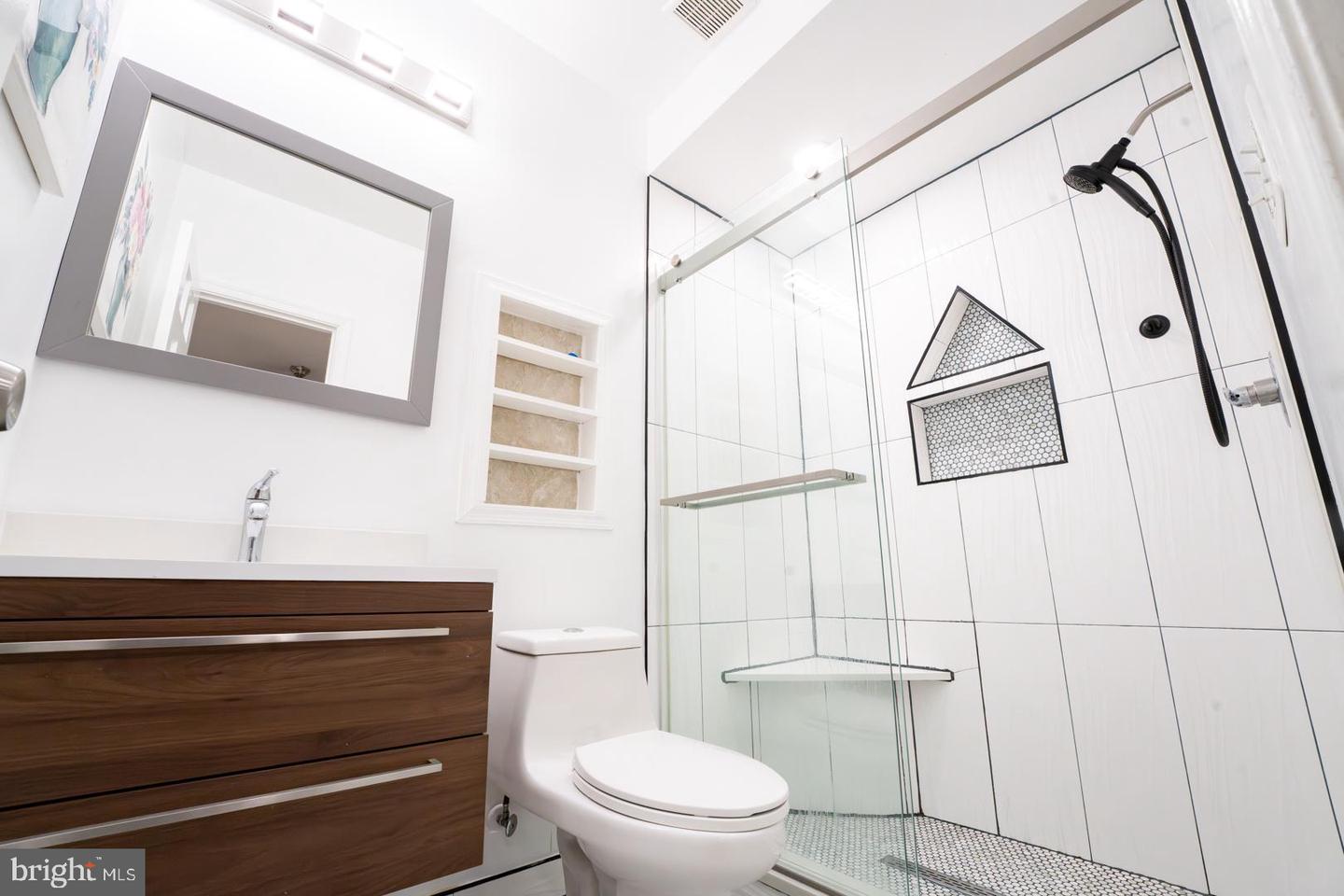 903 WINGFIELD RD, WOODBRIDGE, Virginia 22191, 4 Bedrooms Bedrooms, 6 Rooms Rooms,3 BathroomsBathrooms,Residential,For sale,903 WINGFIELD RD,VAPW2110104 MLS # VAPW2110104