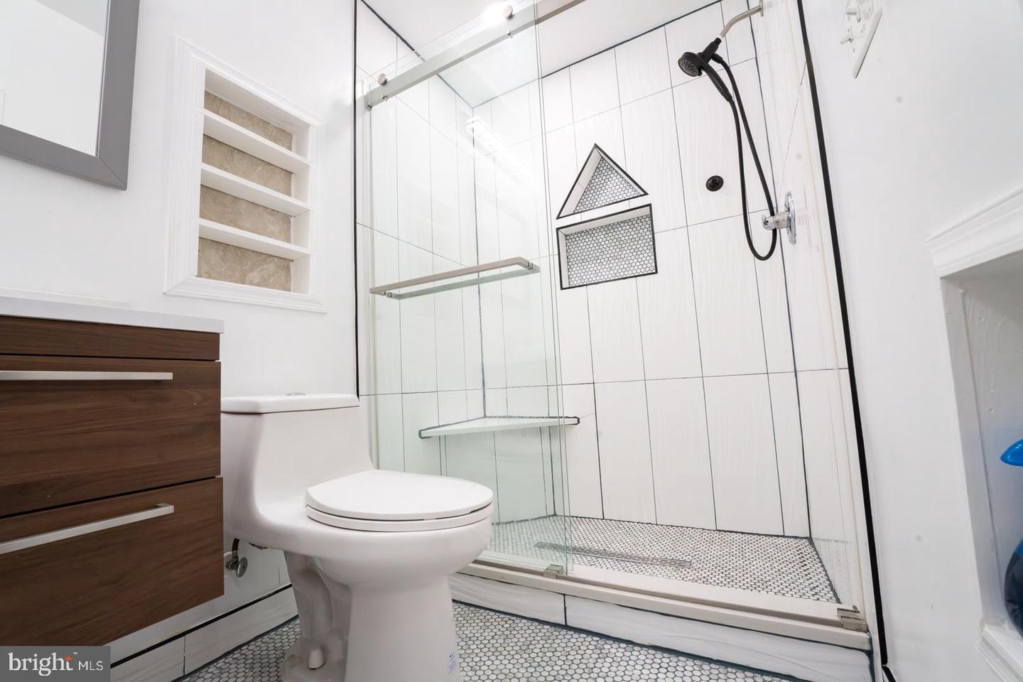 903 WINGFIELD RD, WOODBRIDGE, Virginia 22191, 4 Bedrooms Bedrooms, 6 Rooms Rooms,3 BathroomsBathrooms,Residential,For sale,903 WINGFIELD RD,VAPW2110104 MLS # VAPW2110104