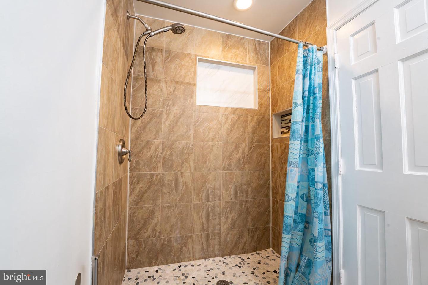 903 WINGFIELD RD, WOODBRIDGE, Virginia 22191, 4 Bedrooms Bedrooms, 6 Rooms Rooms,3 BathroomsBathrooms,Residential,For sale,903 WINGFIELD RD,VAPW2110104 MLS # VAPW2110104