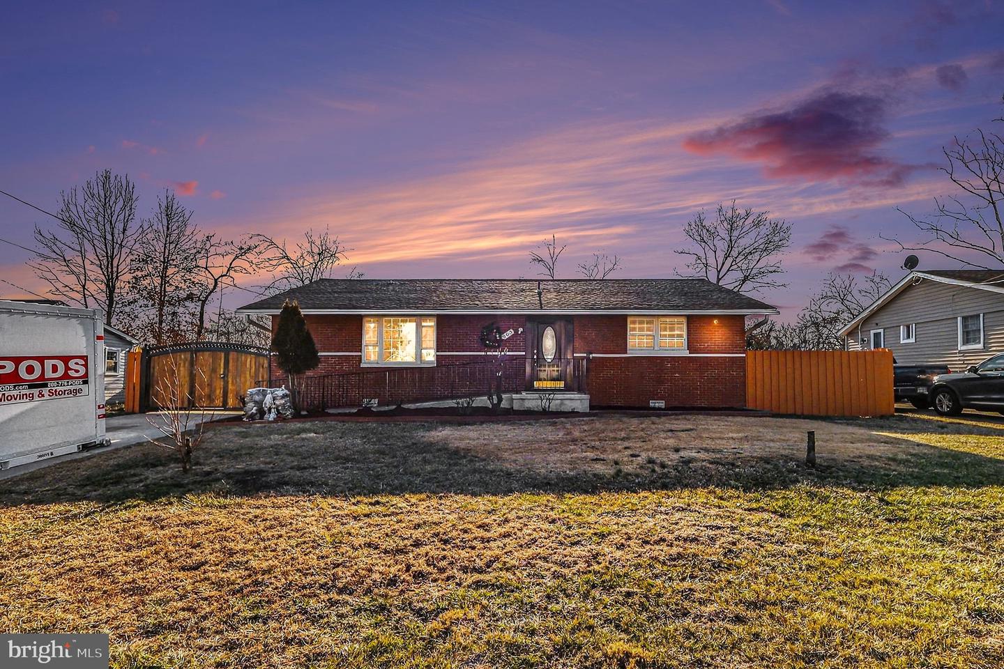 903 WINGFIELD RD, WOODBRIDGE, Virginia 22191, 4 Bedrooms Bedrooms, 6 Rooms Rooms,3 BathroomsBathrooms,Residential,For sale,903 WINGFIELD RD,VAPW2110104 MLS # VAPW2110104