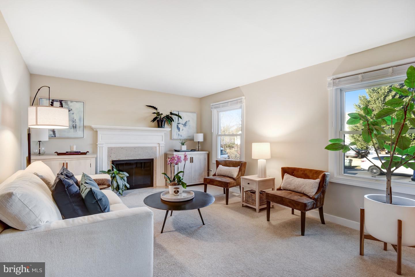 13631 ELLENDALE DR, CHANTILLY, Virginia 20151, 5 Bedrooms Bedrooms, ,2 BathroomsBathrooms,Residential,For sale,13631 ELLENDALE DR,VAFX2284798 MLS # VAFX2284798