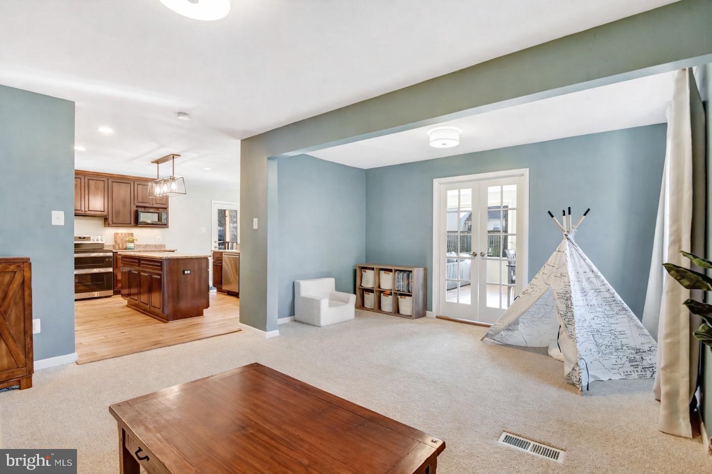 13631 ELLENDALE DR, CHANTILLY, Virginia 20151, 5 Bedrooms Bedrooms, ,2 BathroomsBathrooms,Residential,For sale,13631 ELLENDALE DR,VAFX2284798 MLS # VAFX2284798