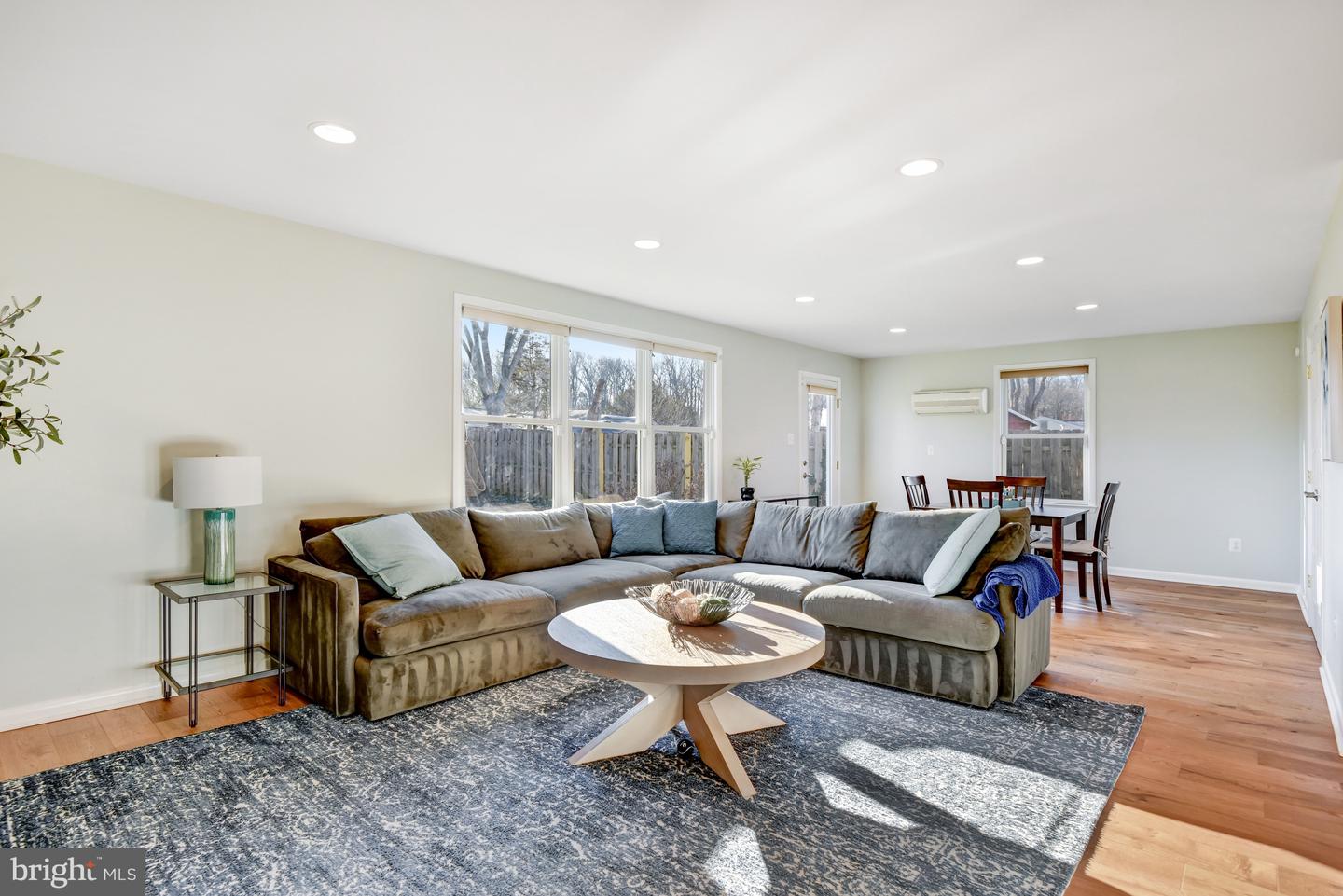 13631 ELLENDALE DR, CHANTILLY, Virginia 20151, 5 Bedrooms Bedrooms, ,2 BathroomsBathrooms,Residential,For sale,13631 ELLENDALE DR,VAFX2284798 MLS # VAFX2284798