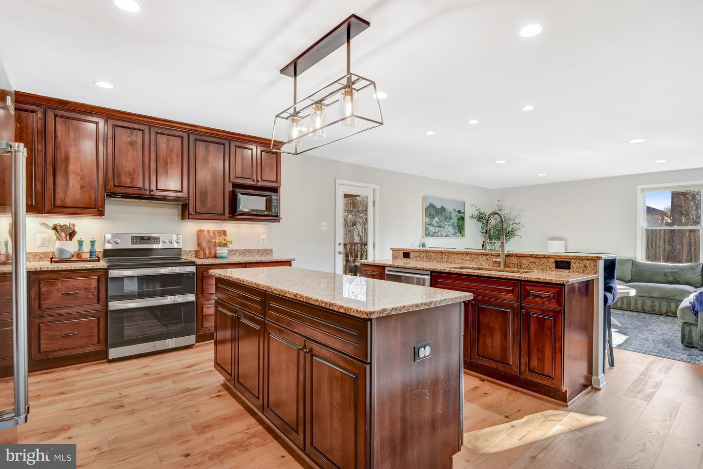 13631 ELLENDALE DR, CHANTILLY, Virginia 20151, 5 Bedrooms Bedrooms, ,2 BathroomsBathrooms,Residential,For sale,13631 ELLENDALE DR,VAFX2284798 MLS # VAFX2284798