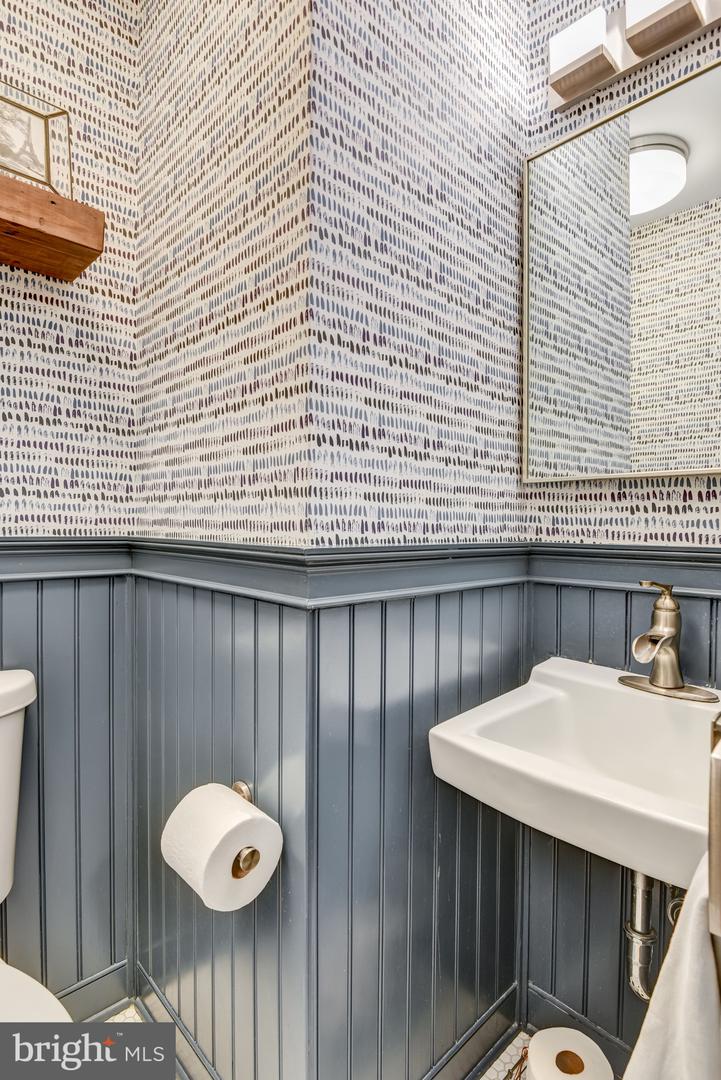 13631 ELLENDALE DR, CHANTILLY, Virginia 20151, 5 Bedrooms Bedrooms, ,2 BathroomsBathrooms,Residential,For sale,13631 ELLENDALE DR,VAFX2284798 MLS # VAFX2284798