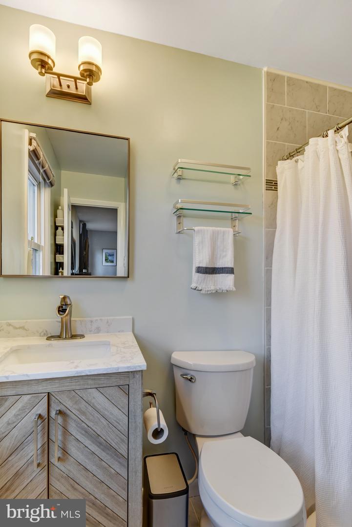 13631 ELLENDALE DR, CHANTILLY, Virginia 20151, 5 Bedrooms Bedrooms, ,2 BathroomsBathrooms,Residential,For sale,13631 ELLENDALE DR,VAFX2284798 MLS # VAFX2284798