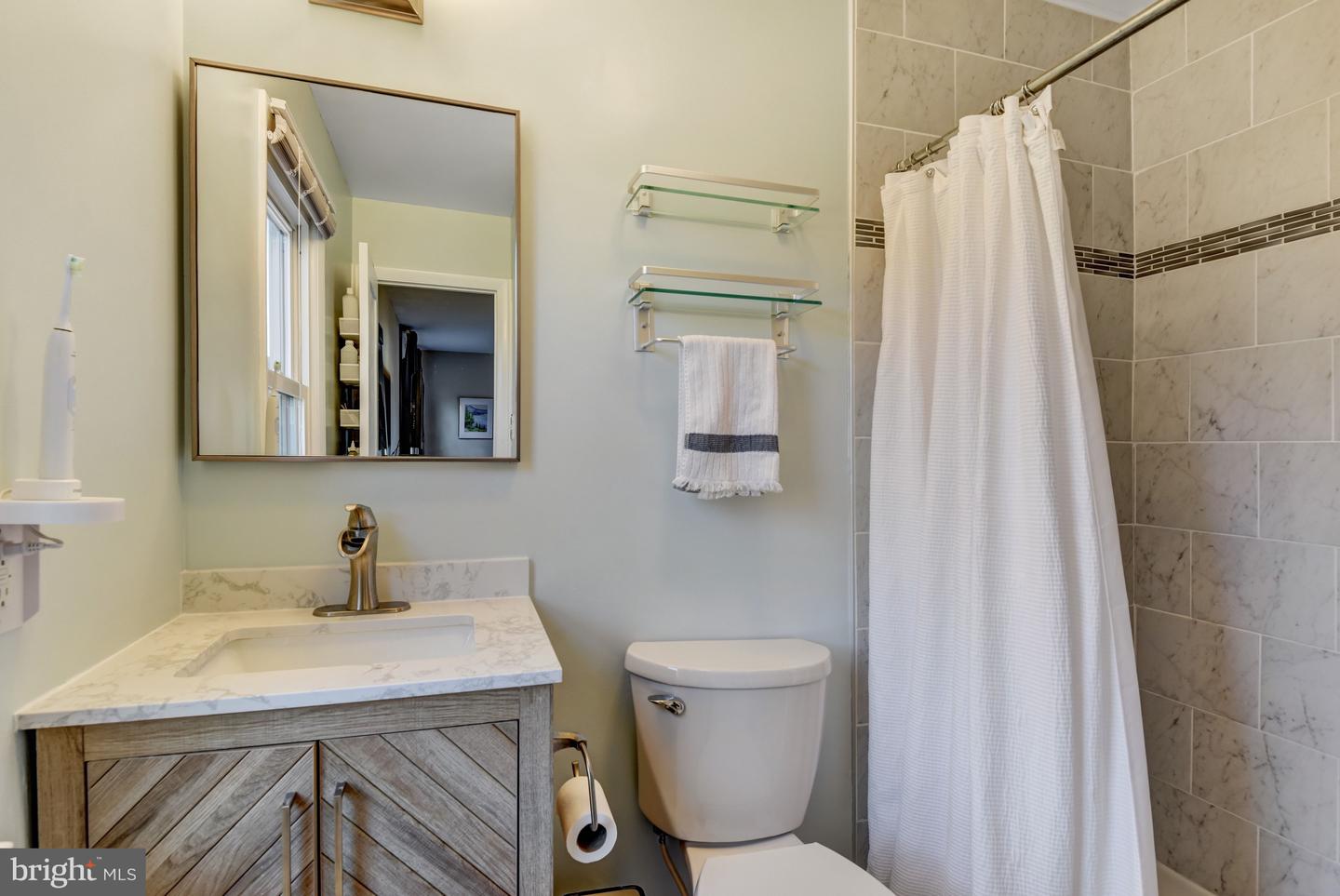 13631 ELLENDALE DR, CHANTILLY, Virginia 20151, 5 Bedrooms Bedrooms, ,2 BathroomsBathrooms,Residential,For sale,13631 ELLENDALE DR,VAFX2284798 MLS # VAFX2284798