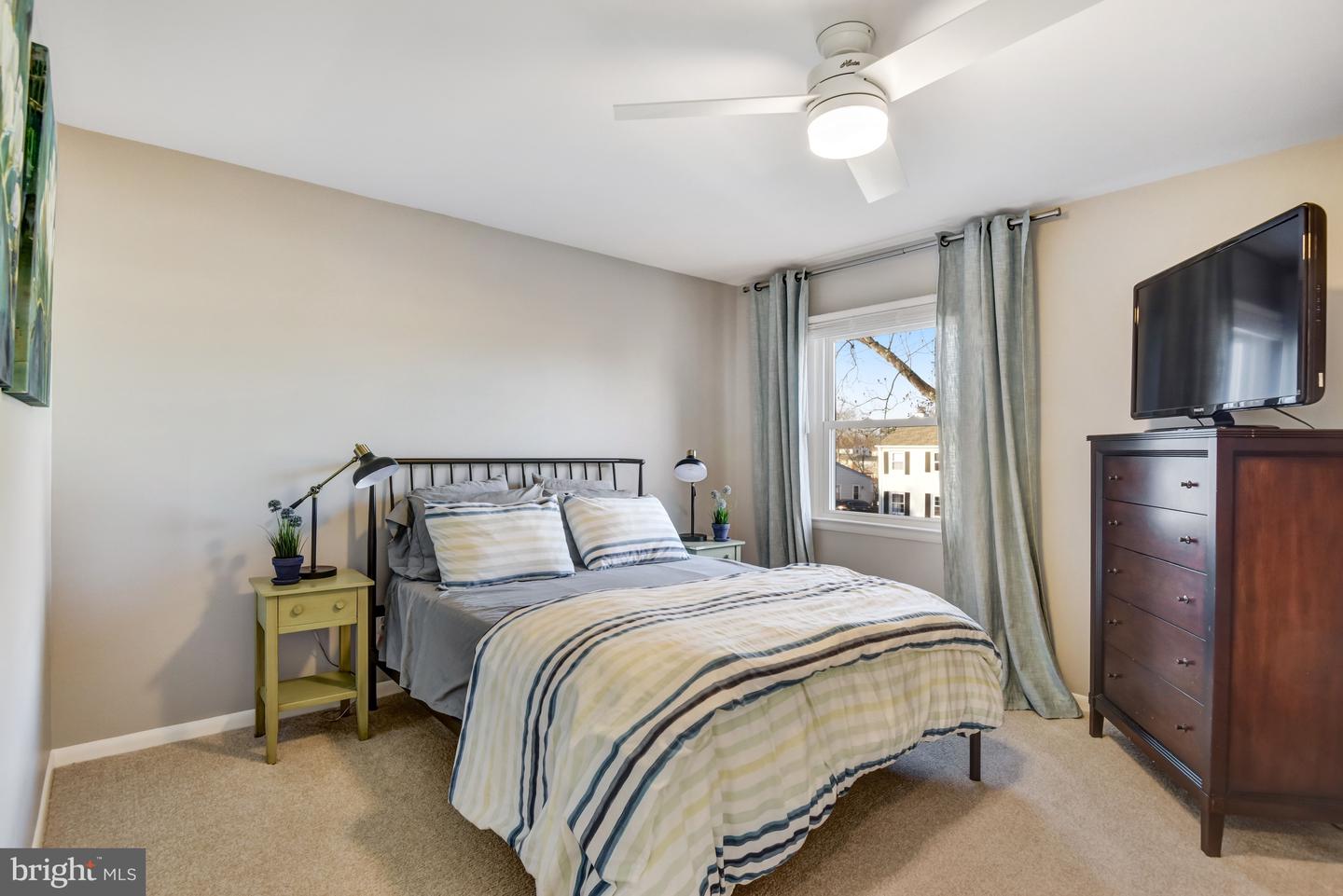 13631 ELLENDALE DR, CHANTILLY, Virginia 20151, 5 Bedrooms Bedrooms, ,2 BathroomsBathrooms,Residential,For sale,13631 ELLENDALE DR,VAFX2284798 MLS # VAFX2284798