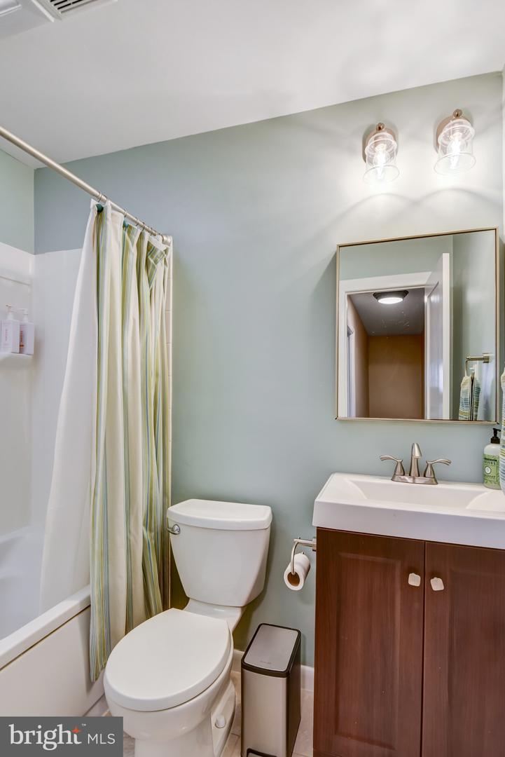 13631 ELLENDALE DR, CHANTILLY, Virginia 20151, 5 Bedrooms Bedrooms, ,2 BathroomsBathrooms,Residential,For sale,13631 ELLENDALE DR,VAFX2284798 MLS # VAFX2284798