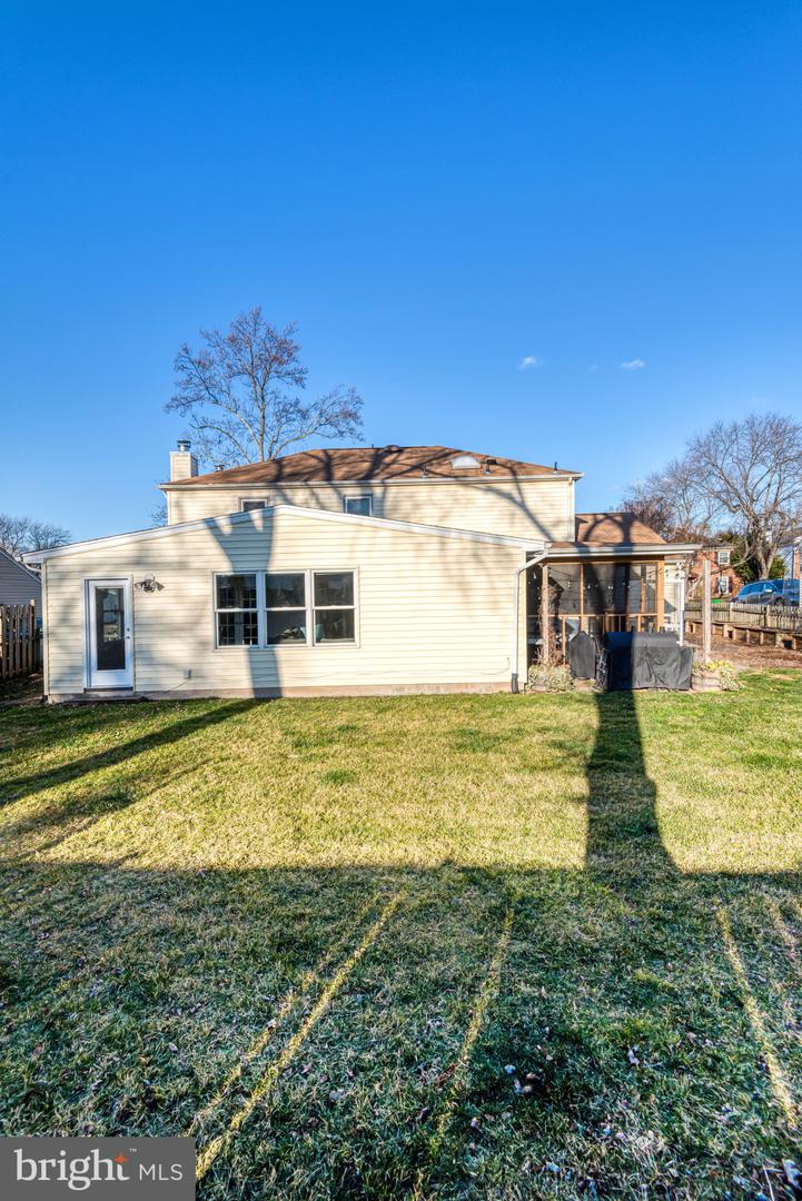 13631 ELLENDALE DR, CHANTILLY, Virginia 20151, 5 Bedrooms Bedrooms, ,2 BathroomsBathrooms,Residential,For sale,13631 ELLENDALE DR,VAFX2284798 MLS # VAFX2284798