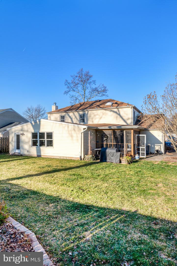 13631 ELLENDALE DR, CHANTILLY, Virginia 20151, 5 Bedrooms Bedrooms, ,2 BathroomsBathrooms,Residential,For sale,13631 ELLENDALE DR,VAFX2284798 MLS # VAFX2284798