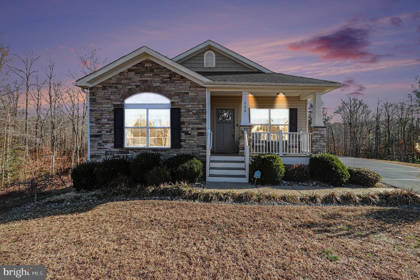 129 HICKORY HILL OVERLOOK CT, FREDERICKSBURG, Virginia 22405, 3 Bedrooms Bedrooms, ,3 BathroomsBathrooms,Residential,For sale,129 HICKORY HILL OVERLOOK CT,VAST2045166 MLS # VAST2045166