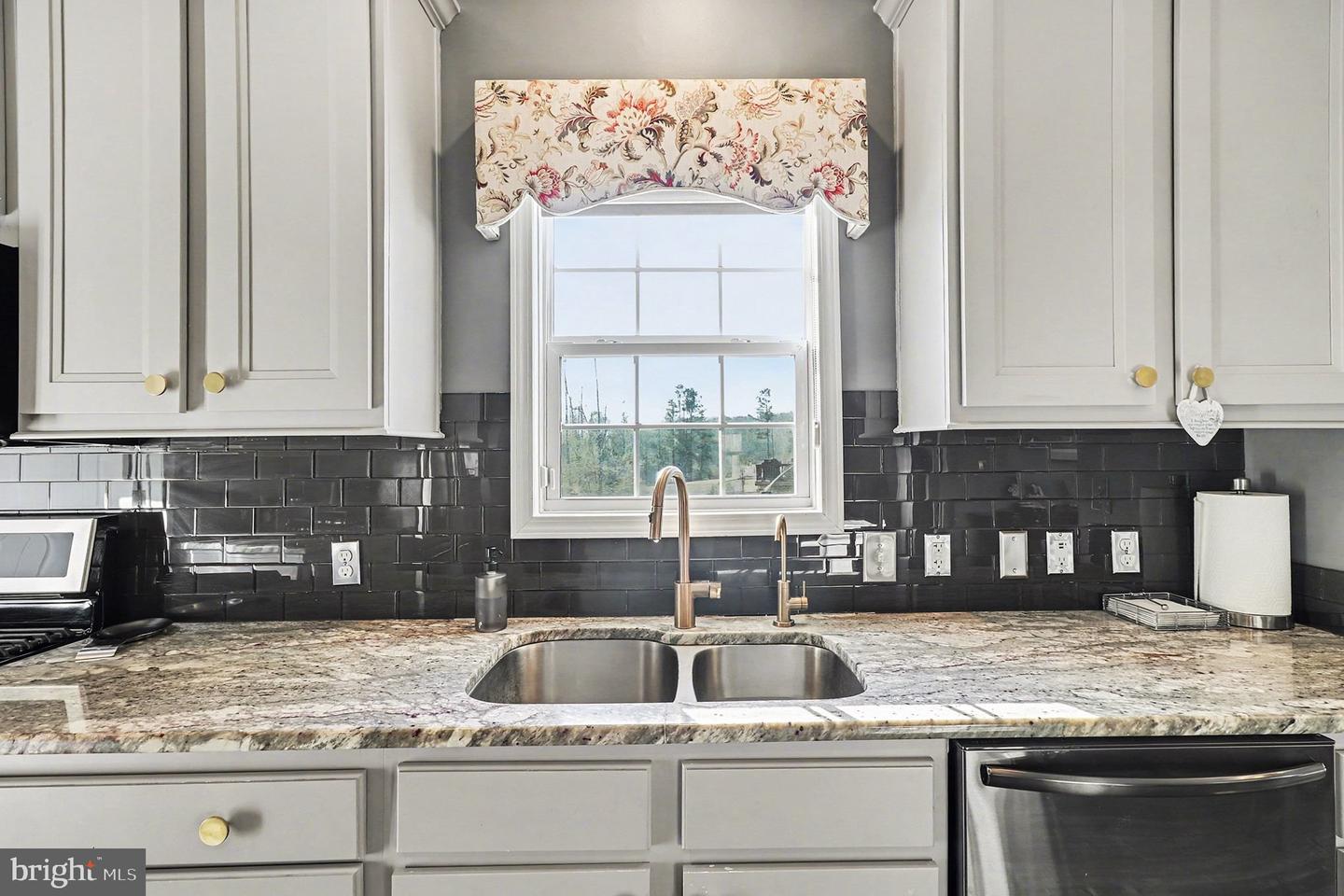 129 HICKORY HILL OVERLOOK CT, FREDERICKSBURG, Virginia 22405, 3 Bedrooms Bedrooms, ,3 BathroomsBathrooms,Residential,For sale,129 HICKORY HILL OVERLOOK CT,VAST2045166 MLS # VAST2045166