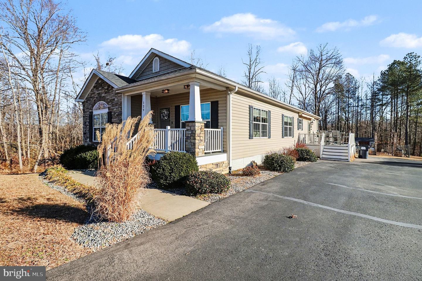 129 HICKORY HILL OVERLOOK CT, FREDERICKSBURG, Virginia 22405, 3 Bedrooms Bedrooms, ,3 BathroomsBathrooms,Residential,For sale,129 HICKORY HILL OVERLOOK CT,VAST2045166 MLS # VAST2045166