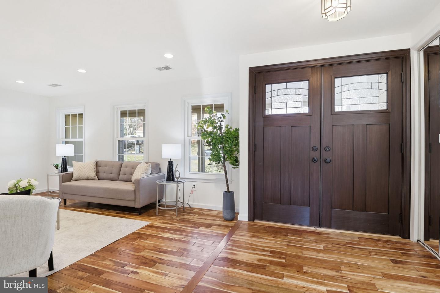 5207 RUFFNER WOODS CT, BURKE, Virginia 22015, 4 Bedrooms Bedrooms, ,3 BathroomsBathrooms,Residential,For sale,5207 RUFFNER WOODS CT,VAFX2285276 MLS # VAFX2285276