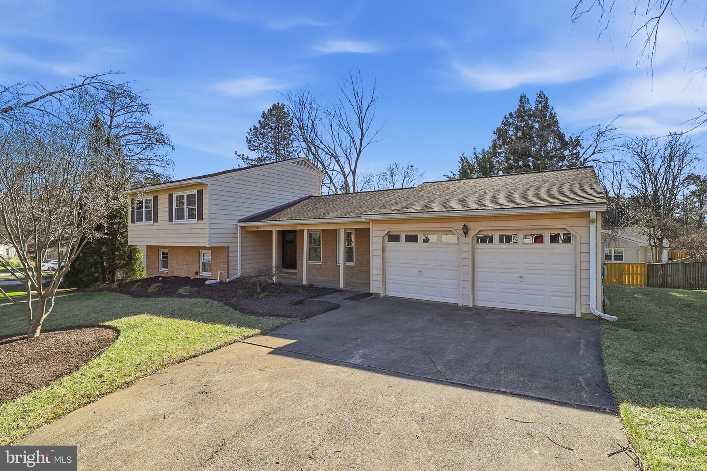 5207 RUFFNER WOODS CT, BURKE, Virginia 22015, 4 Bedrooms Bedrooms, ,3 BathroomsBathrooms,Residential,For sale,5207 RUFFNER WOODS CT,VAFX2285276 MLS # VAFX2285276