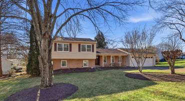 5207 RUFFNER WOODS CT, BURKE, Virginia 22015, 4 Bedrooms Bedrooms, ,3 BathroomsBathrooms,Residential,For sale,5207 RUFFNER WOODS CT,VAFX2285276 MLS # VAFX2285276