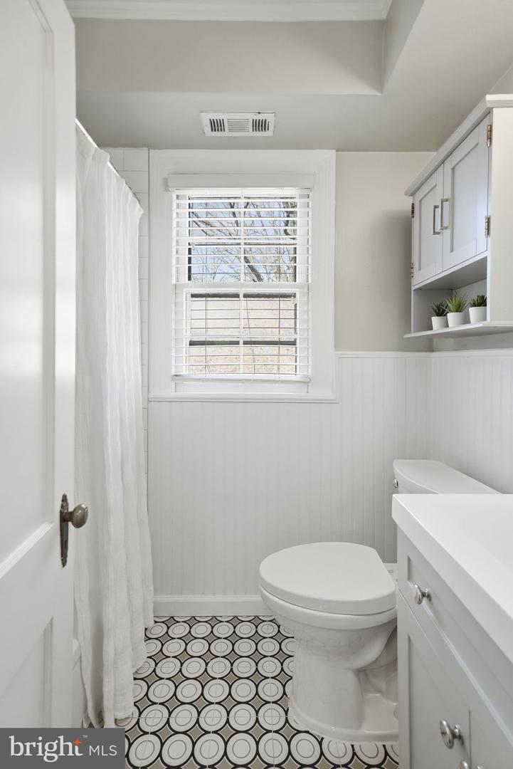 1401 S BARTON ST #221, ARLINGTON, Virginia 22204, 2 Bedrooms Bedrooms, ,1 BathroomBathrooms,Residential,For sale,1401 S BARTON ST #221,VAAR2067712 MLS # VAAR2067712