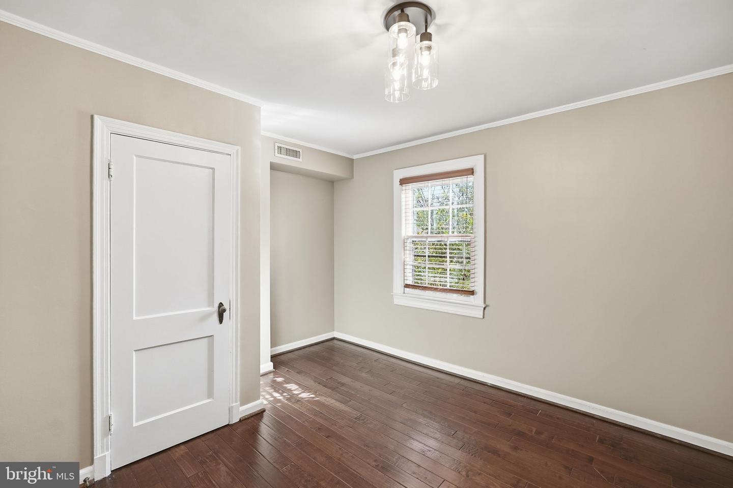 1401 S BARTON ST #221, ARLINGTON, Virginia 22204, 2 Bedrooms Bedrooms, ,1 BathroomBathrooms,Residential,For sale,1401 S BARTON ST #221,VAAR2067712 MLS # VAAR2067712