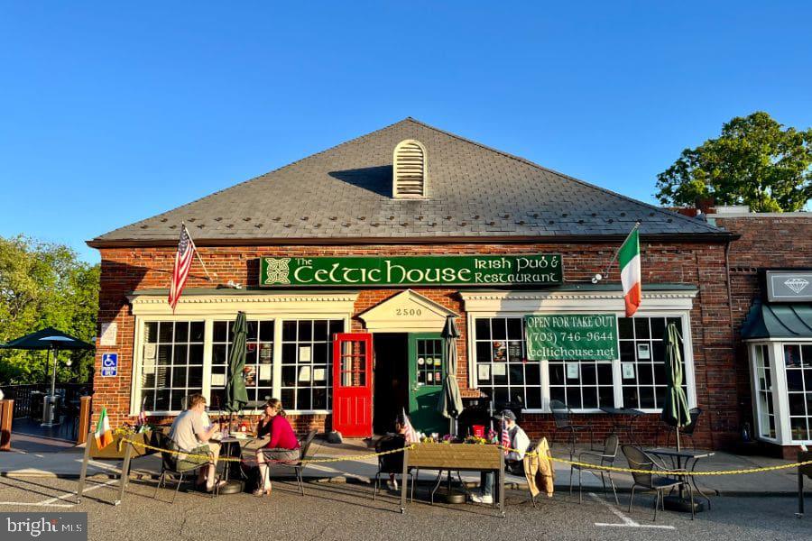 1401 S BARTON ST #221, ARLINGTON, Virginia 22204, 2 Bedrooms Bedrooms, ,1 BathroomBathrooms,Residential,For sale,1401 S BARTON ST #221,VAAR2067712 MLS # VAAR2067712