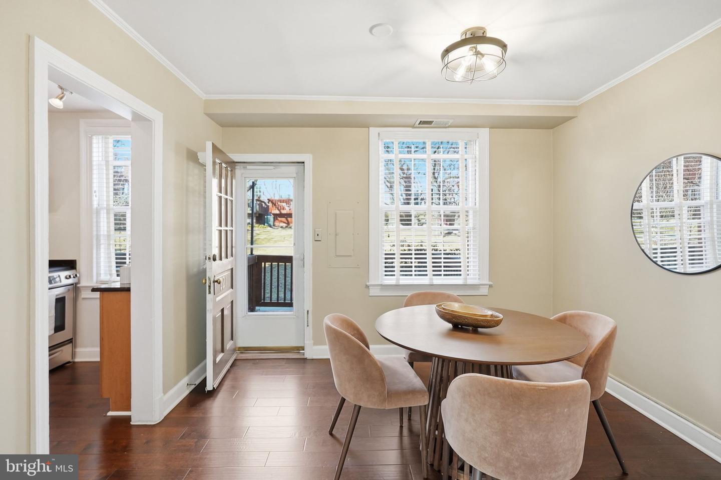 1401 S BARTON ST #221, ARLINGTON, Virginia 22204, 2 Bedrooms Bedrooms, ,1 BathroomBathrooms,Residential,For sale,1401 S BARTON ST #221,VAAR2067712 MLS # VAAR2067712