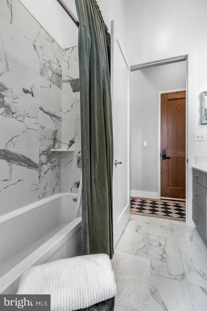 801 N FAIRFAX ST #142, ALEXANDRIA, Virginia 22314, 2 Bedrooms Bedrooms, ,2 BathroomsBathrooms,Residential,For sale,801 N FAIRFAX ST #142,VAAX2053178 MLS # VAAX2053178