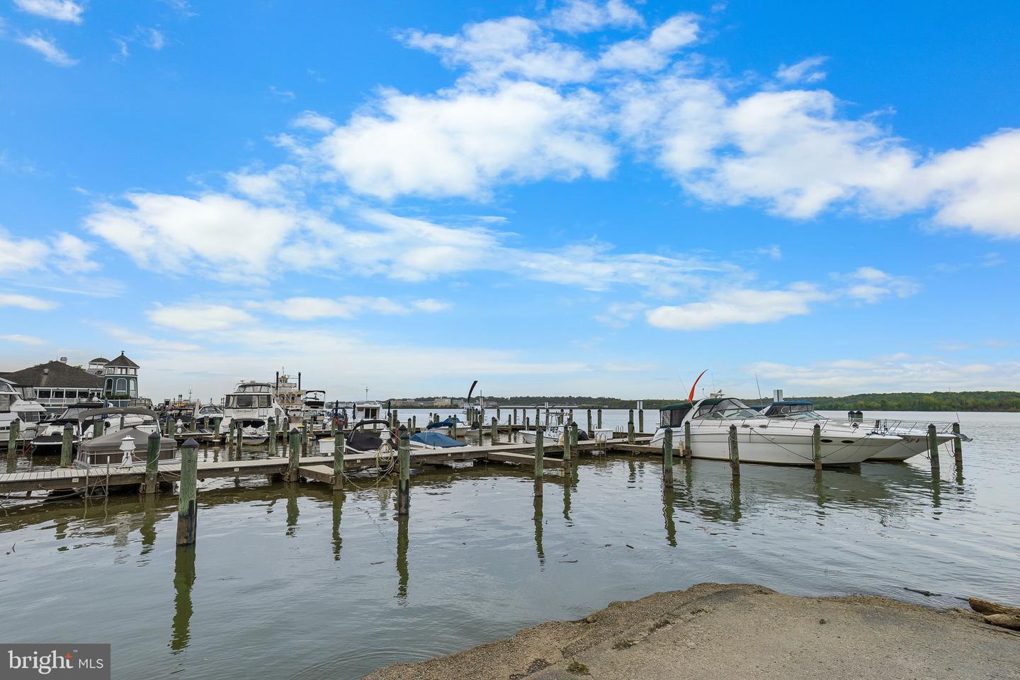 801 N FAIRFAX ST #142, ALEXANDRIA, Virginia 22314, 2 Bedrooms Bedrooms, ,2 BathroomsBathrooms,Residential,For sale,801 N FAIRFAX ST #142,VAAX2053178 MLS # VAAX2053178