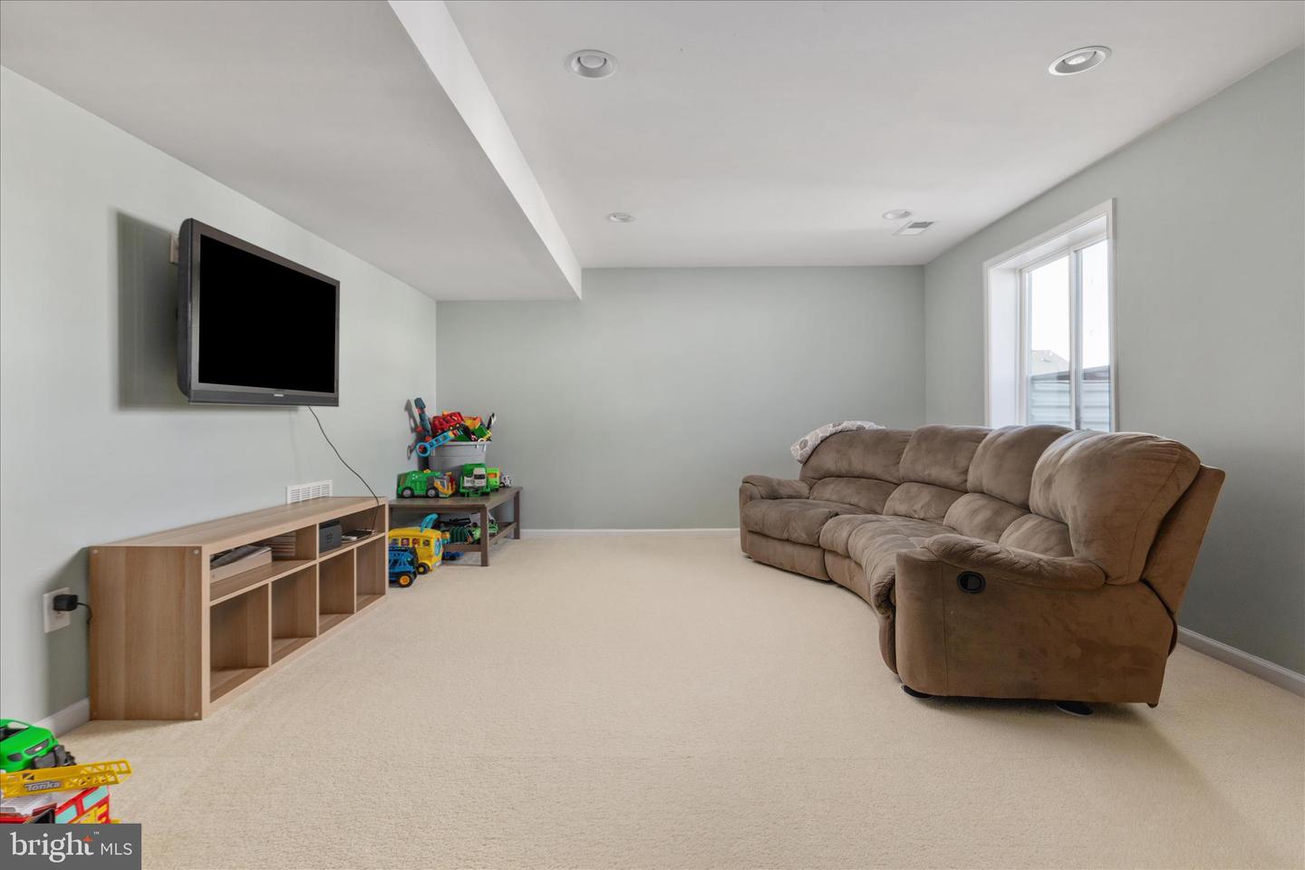 12 WILLIAM ALBERT WAY, LOVETTSVILLE, Virginia 20180, 4 Bedrooms Bedrooms, ,2 BathroomsBathrooms,Residential,For sale,12 WILLIAM ALBERT WAY,VALO2113988 MLS # VALO2113988