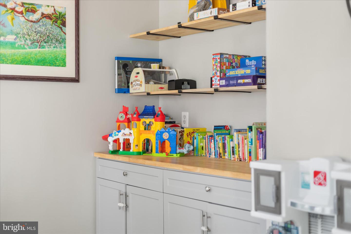 12 WILLIAM ALBERT WAY, LOVETTSVILLE, Virginia 20180, 4 Bedrooms Bedrooms, ,2 BathroomsBathrooms,Residential,For sale,12 WILLIAM ALBERT WAY,VALO2113988 MLS # VALO2113988