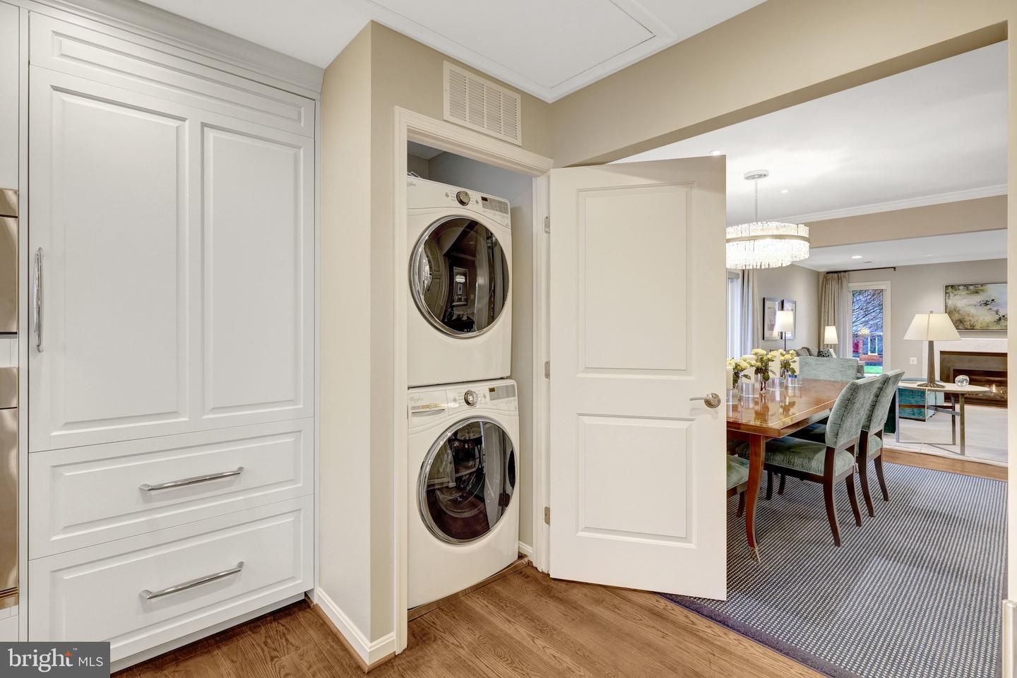 2806 OAKTON MANOR CT, OAKTON, Virginia 22124, 2 Bedrooms Bedrooms, ,2 BathroomsBathrooms,Residential,For sale,2806 OAKTON MANOR CT,VAFX2285852 MLS # VAFX2285852