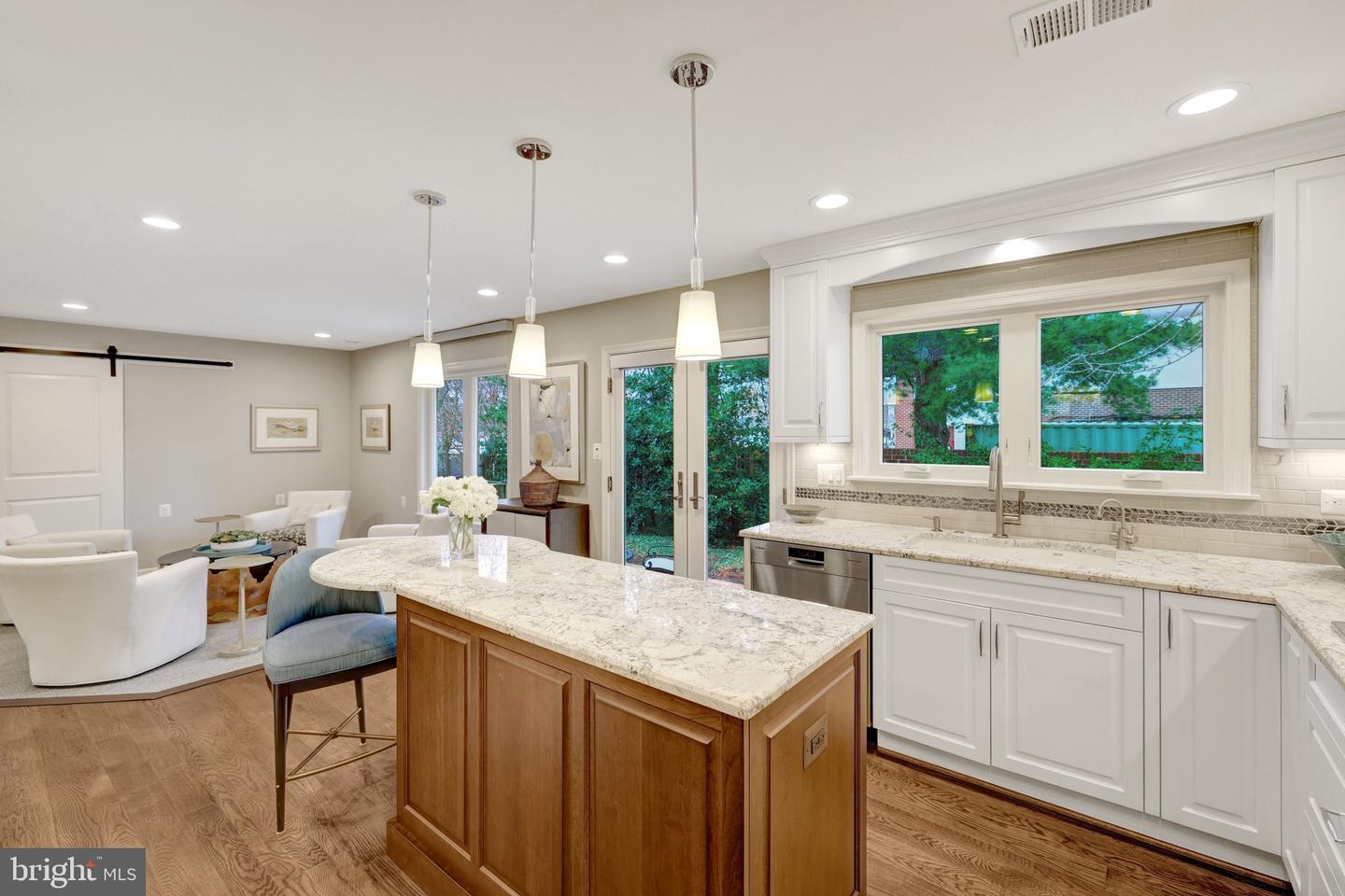 2806 OAKTON MANOR CT, OAKTON, Virginia 22124, 2 Bedrooms Bedrooms, ,2 BathroomsBathrooms,Residential,For sale,2806 OAKTON MANOR CT,VAFX2285852 MLS # VAFX2285852