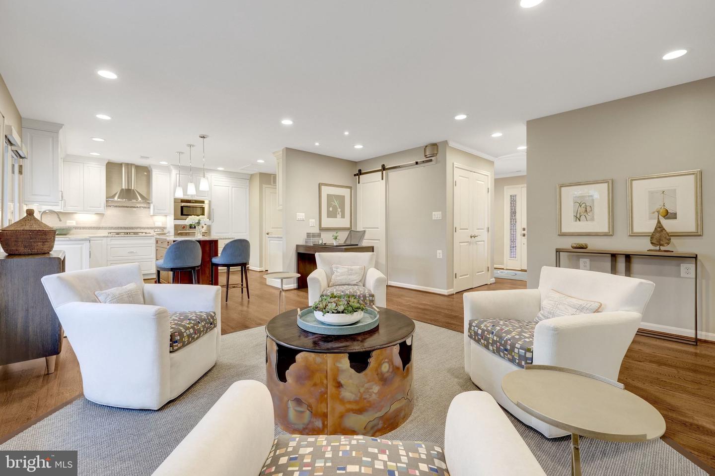 2806 OAKTON MANOR CT, OAKTON, Virginia 22124, 2 Bedrooms Bedrooms, ,2 BathroomsBathrooms,Residential,For sale,2806 OAKTON MANOR CT,VAFX2285852 MLS # VAFX2285852