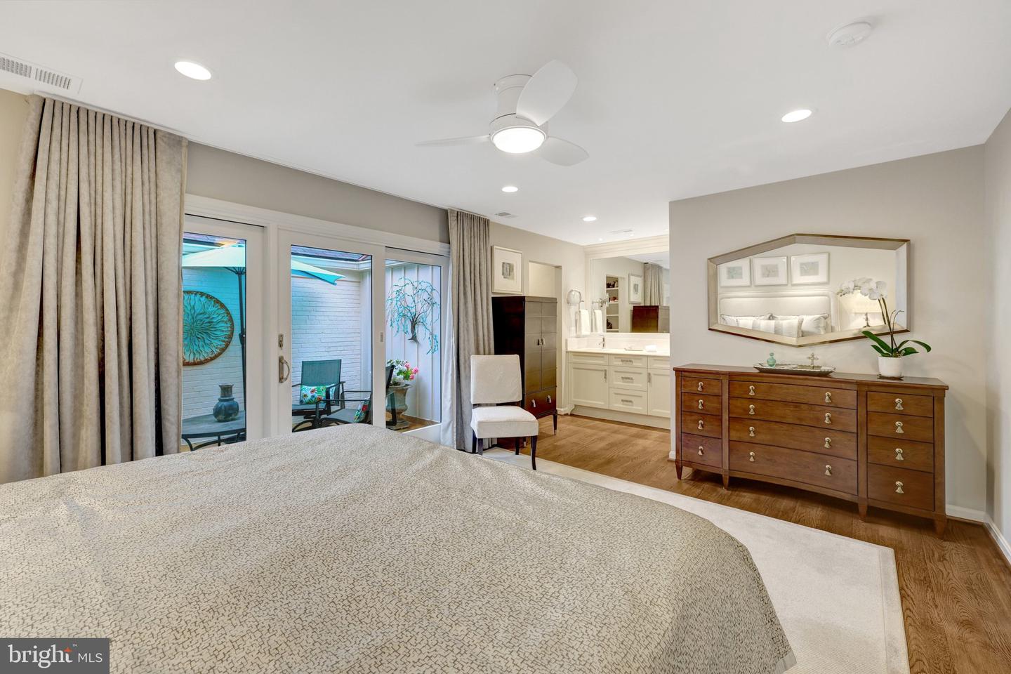 2806 OAKTON MANOR CT, OAKTON, Virginia 22124, 2 Bedrooms Bedrooms, ,2 BathroomsBathrooms,Residential,For sale,2806 OAKTON MANOR CT,VAFX2285852 MLS # VAFX2285852