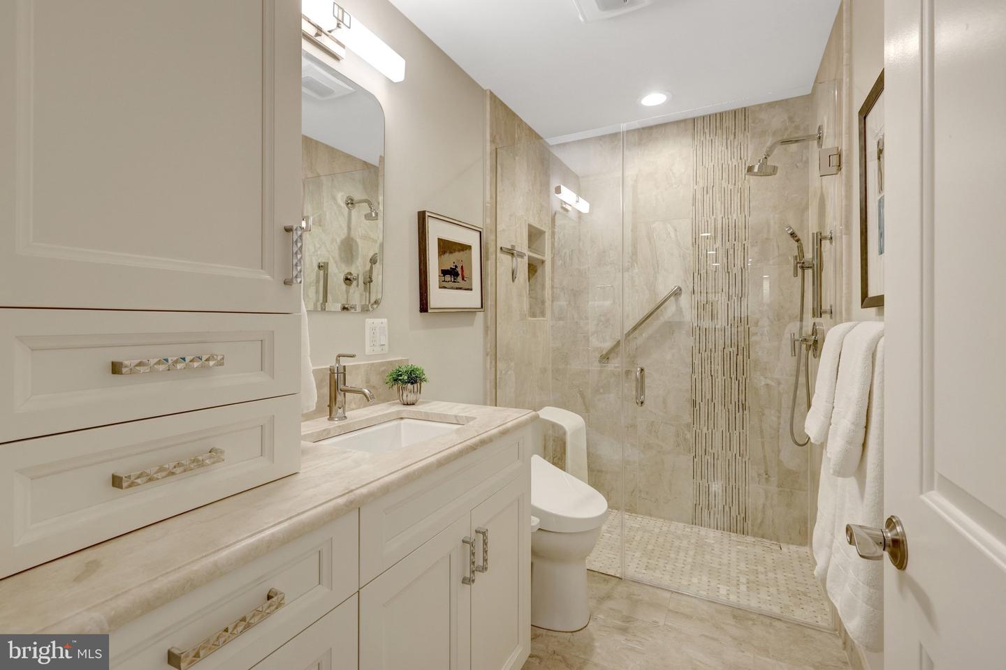 2806 OAKTON MANOR CT, OAKTON, Virginia 22124, 2 Bedrooms Bedrooms, ,2 BathroomsBathrooms,Residential,For sale,2806 OAKTON MANOR CT,VAFX2285852 MLS # VAFX2285852