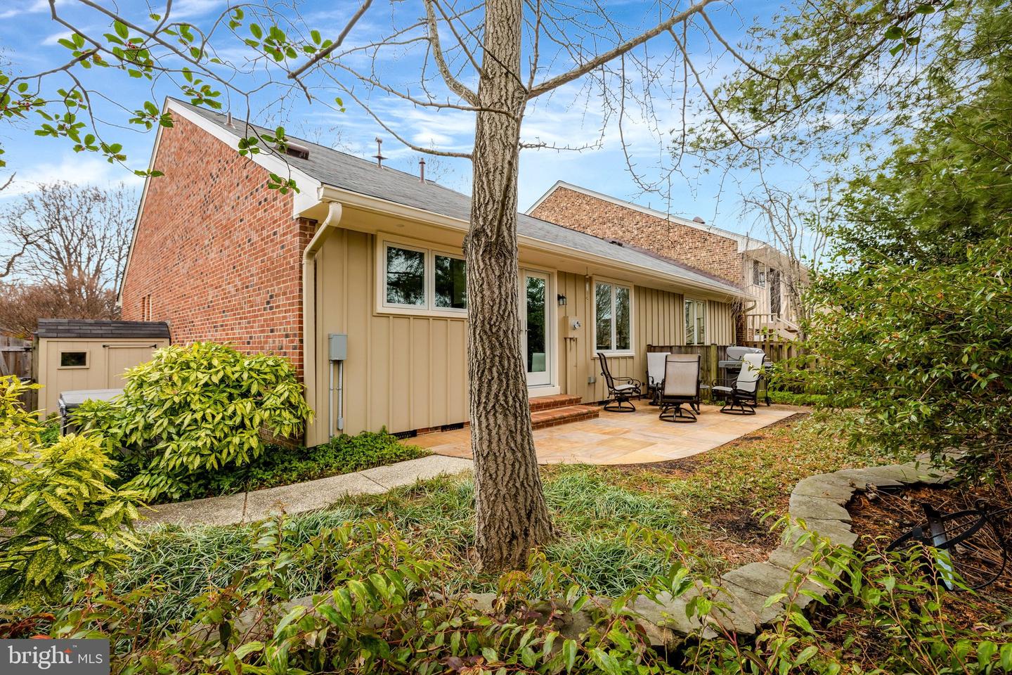 2806 OAKTON MANOR CT, OAKTON, Virginia 22124, 2 Bedrooms Bedrooms, ,2 BathroomsBathrooms,Residential,For sale,2806 OAKTON MANOR CT,VAFX2285852 MLS # VAFX2285852