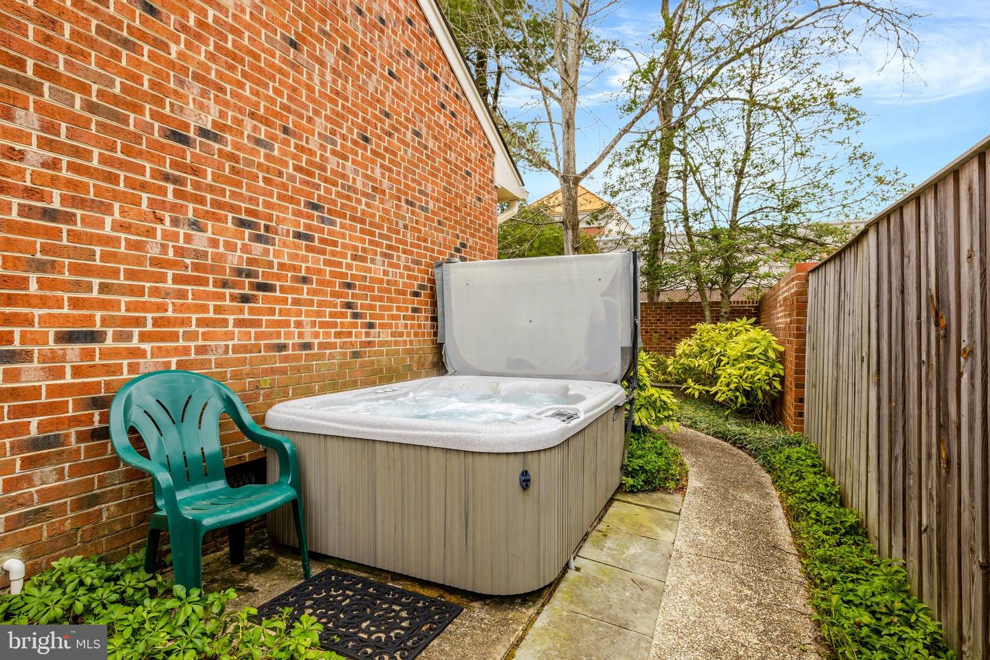 2806 OAKTON MANOR CT, OAKTON, Virginia 22124, 2 Bedrooms Bedrooms, ,2 BathroomsBathrooms,Residential,For sale,2806 OAKTON MANOR CT,VAFX2285852 MLS # VAFX2285852