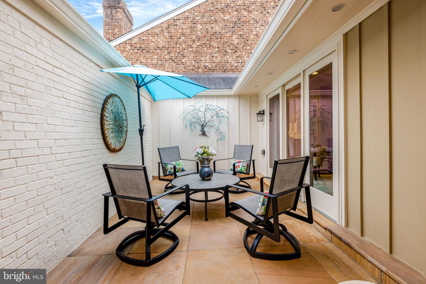 2806 OAKTON MANOR CT, OAKTON, Virginia 22124, 2 Bedrooms Bedrooms, ,2 BathroomsBathrooms,Residential,For sale,2806 OAKTON MANOR CT,VAFX2285852 MLS # VAFX2285852