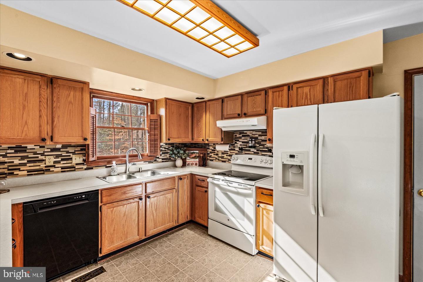 10628 CHESTERWOOD DR, SPOTSYLVANIA, Virginia 22553, 4 Bedrooms Bedrooms, ,3 BathroomsBathrooms,Residential,For sale,10628 CHESTERWOOD DR,VASP2038676 MLS # VASP2038676