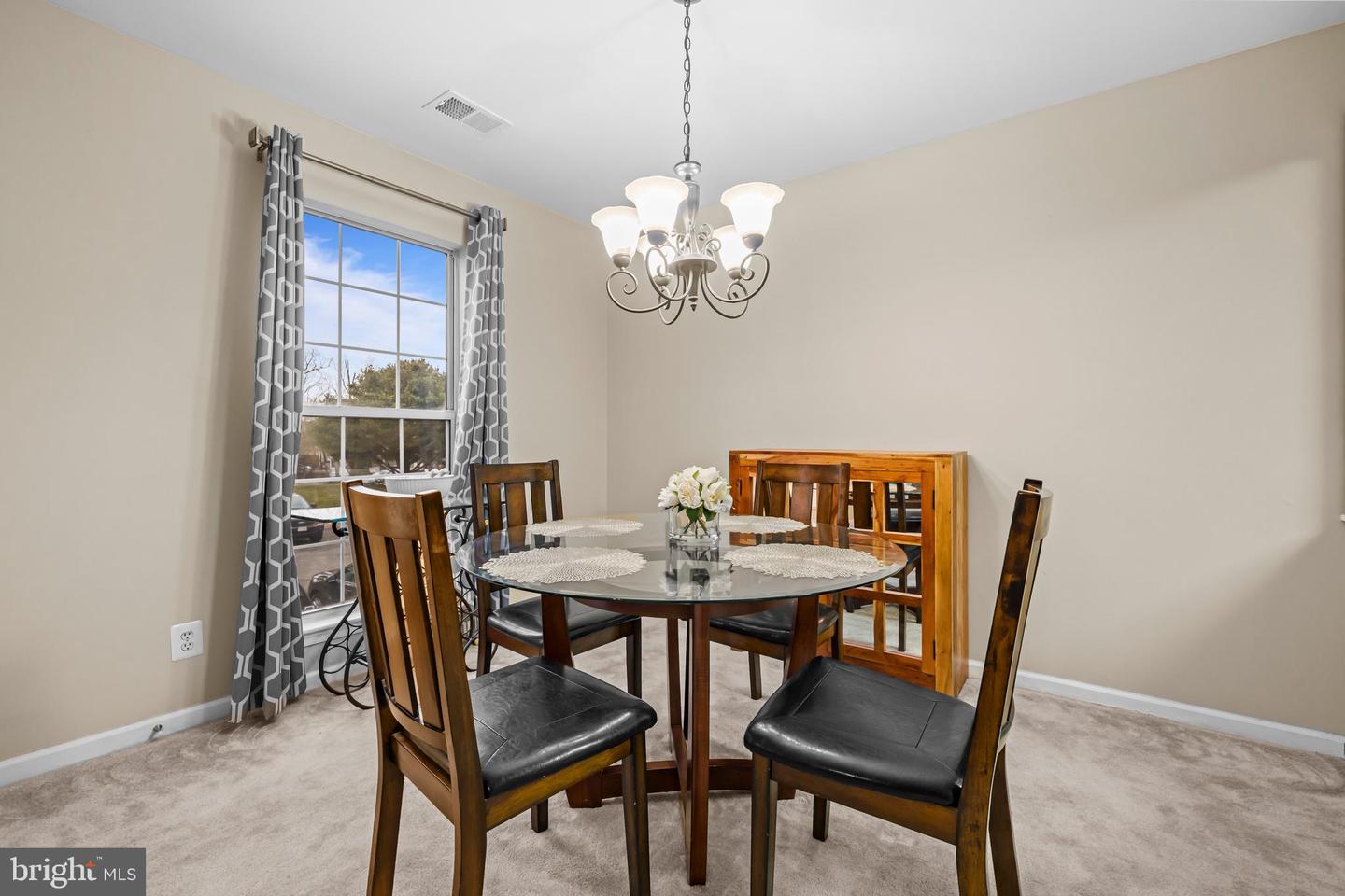 8073 STONEWALL BRIGADE CT, MANASSAS, Virginia 20109, 2 Bedrooms Bedrooms, ,1 BathroomBathrooms,Residential,For sale,8073 STONEWALL BRIGADE CT,VAPW2110606 MLS # VAPW2110606