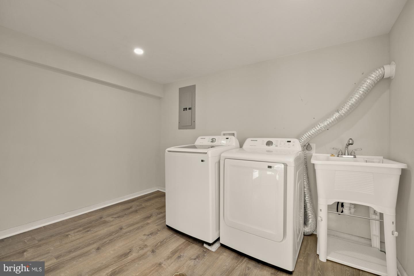 6112 PAULONIA RD, ALEXANDRIA, Virginia 22310, 4 Bedrooms Bedrooms, ,2 BathroomsBathrooms,Residential,For sale,6112 PAULONIA RD,VAFX2286032 MLS # VAFX2286032