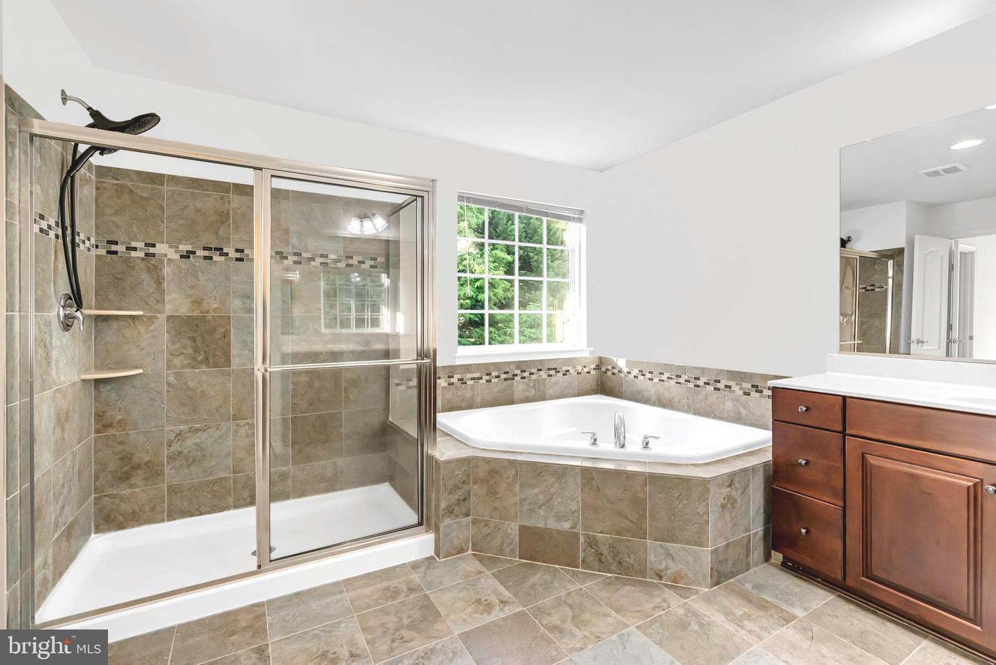 40560 ALDIE SPRINGS DR, ALDIE, Virginia 20105, 5 Bedrooms Bedrooms, ,4 BathroomsBathrooms,Residential,For sale,40560 ALDIE SPRINGS DR,VALO2114108 MLS # VALO2114108