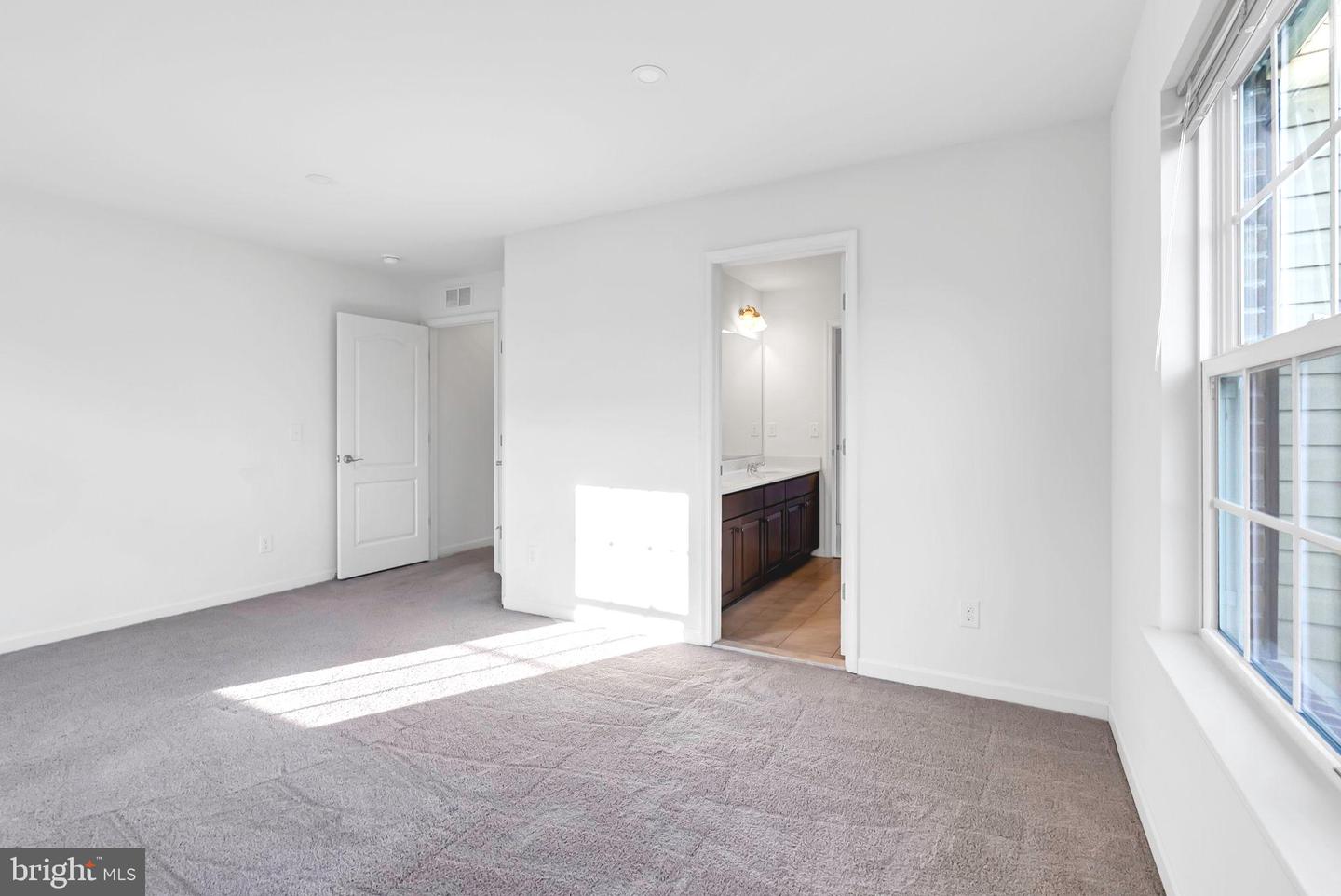 40560 ALDIE SPRINGS DR, ALDIE, Virginia 20105, 5 Bedrooms Bedrooms, ,4 BathroomsBathrooms,Residential,For sale,40560 ALDIE SPRINGS DR,VALO2114108 MLS # VALO2114108