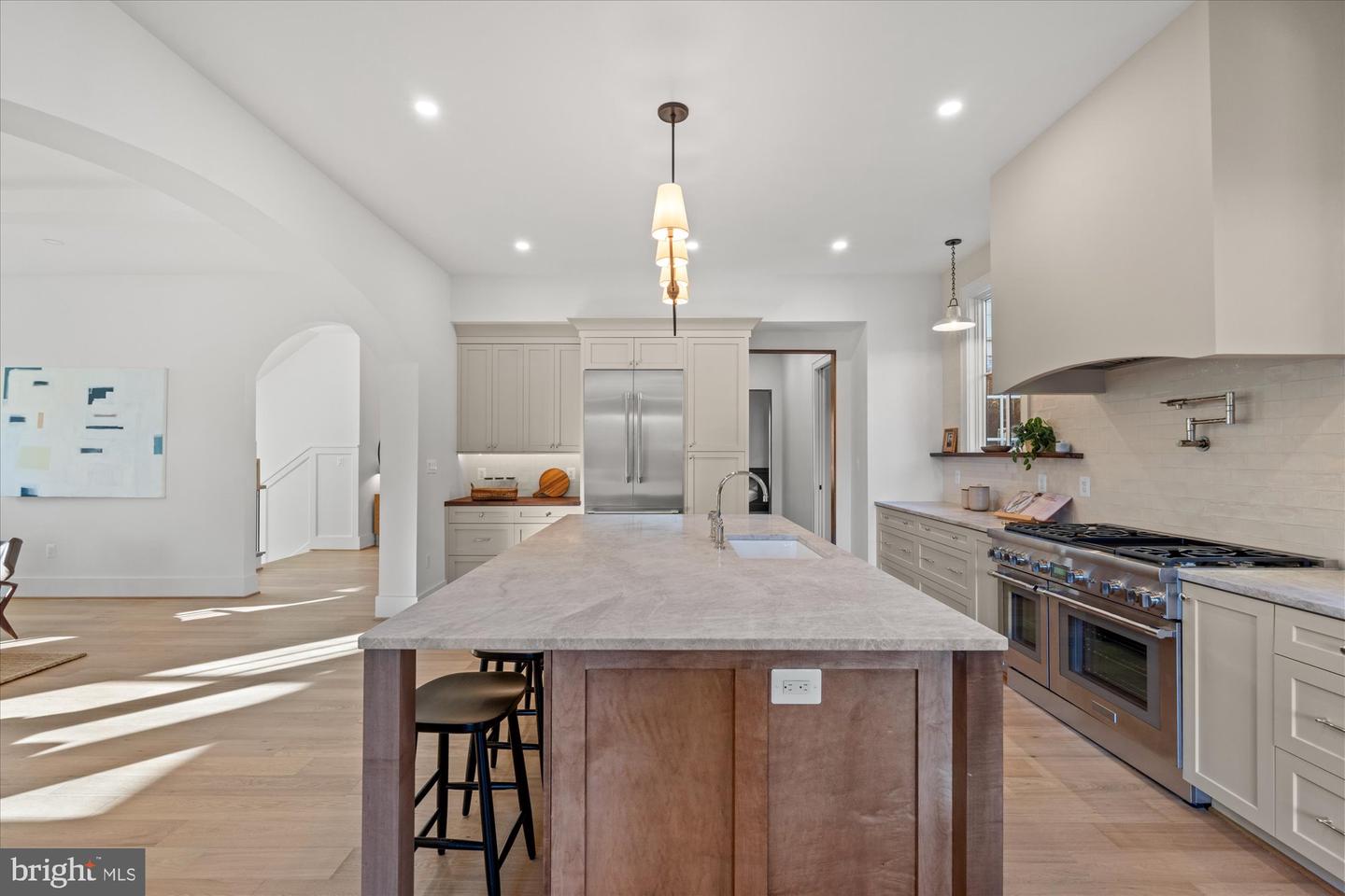 14 W BELLEFONTE AVE, ALEXANDRIA, Virginia 22301, 5 Bedrooms Bedrooms, ,5 BathroomsBathrooms,Residential,For sale,14 W BELLEFONTE AVE,VAAX2053240 MLS # VAAX2053240