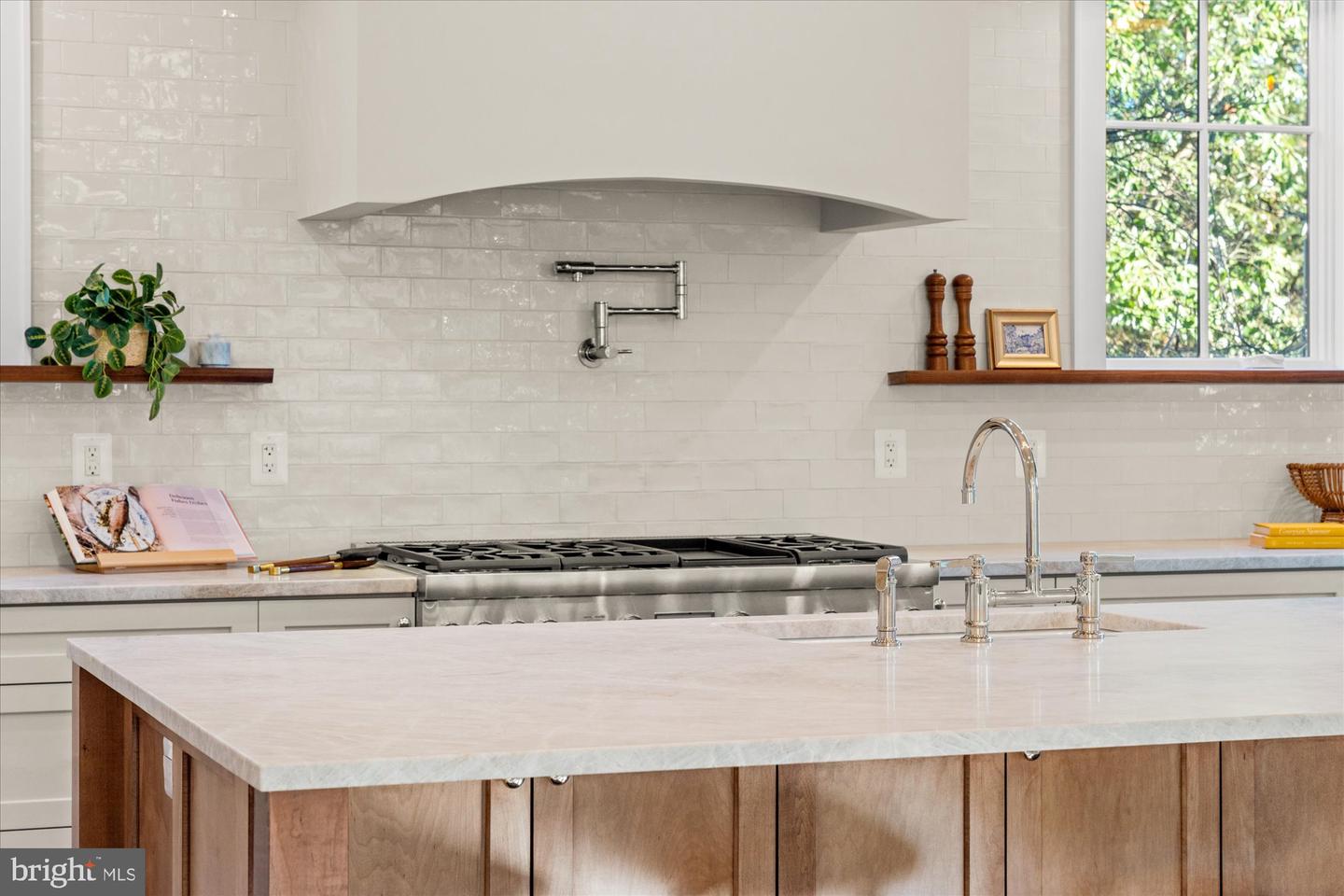 14 W BELLEFONTE AVE, ALEXANDRIA, Virginia 22301, 5 Bedrooms Bedrooms, ,5 BathroomsBathrooms,Residential,For sale,14 W BELLEFONTE AVE,VAAX2053240 MLS # VAAX2053240