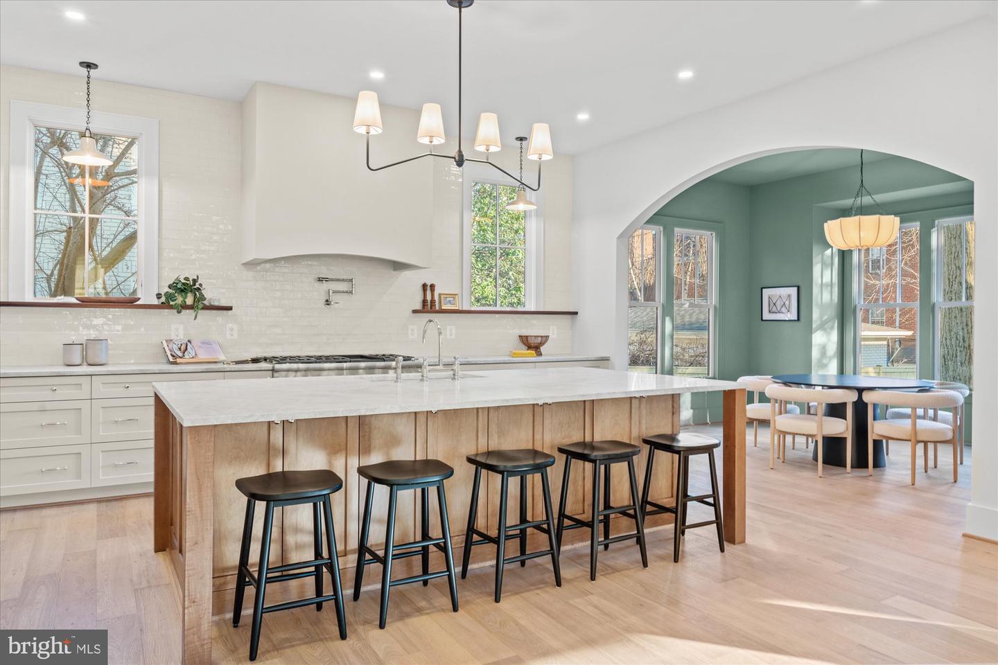 14 W BELLEFONTE AVE, ALEXANDRIA, Virginia 22301, 5 Bedrooms Bedrooms, ,5 BathroomsBathrooms,Residential,For sale,14 W BELLEFONTE AVE,VAAX2053240 MLS # VAAX2053240