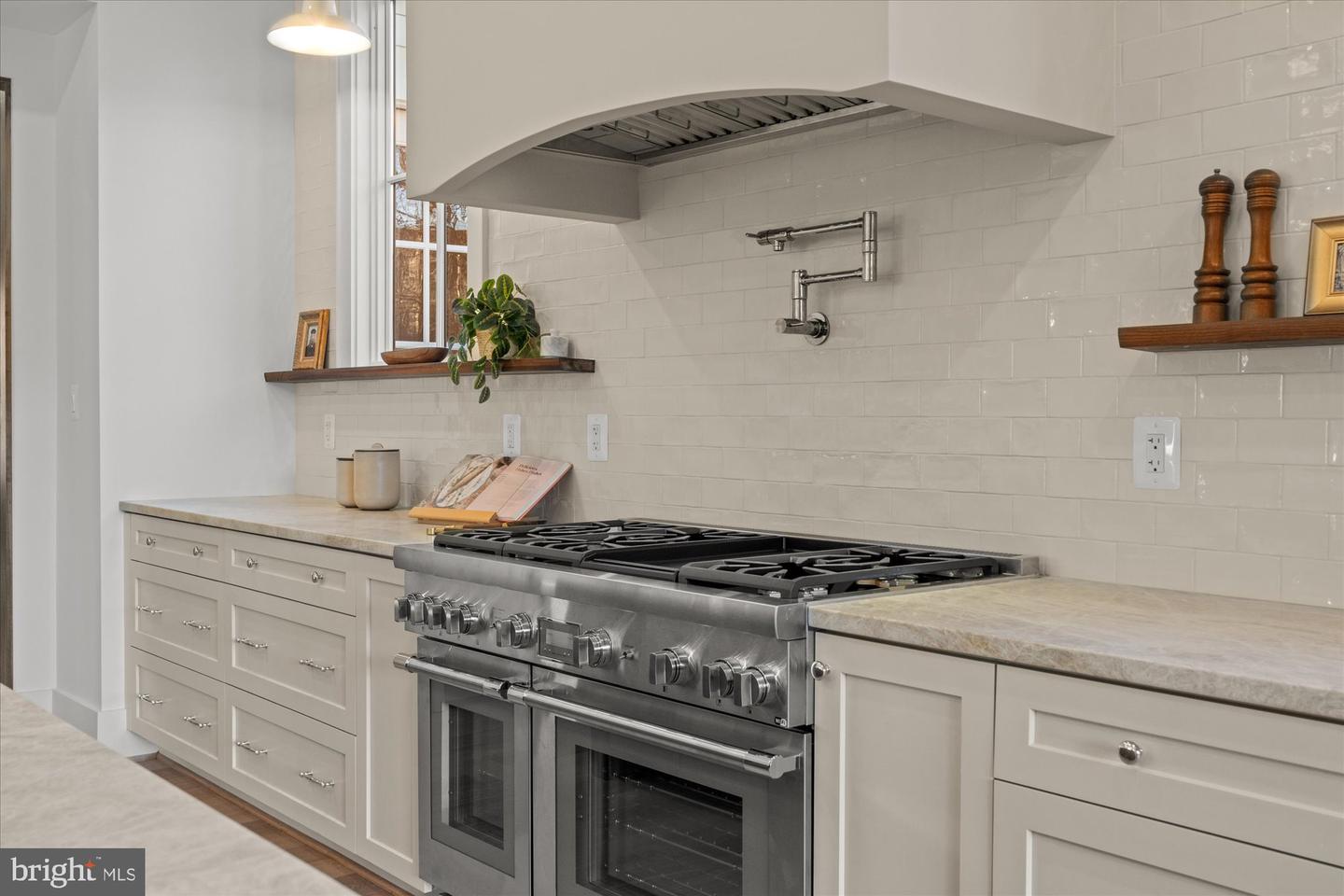 14 W BELLEFONTE AVE, ALEXANDRIA, Virginia 22301, 5 Bedrooms Bedrooms, ,5 BathroomsBathrooms,Residential,For sale,14 W BELLEFONTE AVE,VAAX2053240 MLS # VAAX2053240